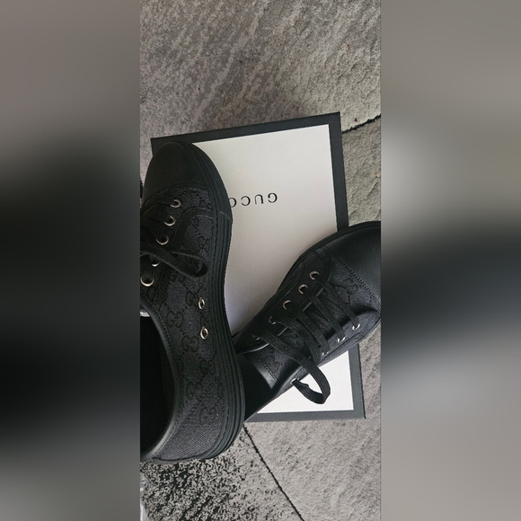 Gucci all blk canvas shoes - Picture 3 of 4
